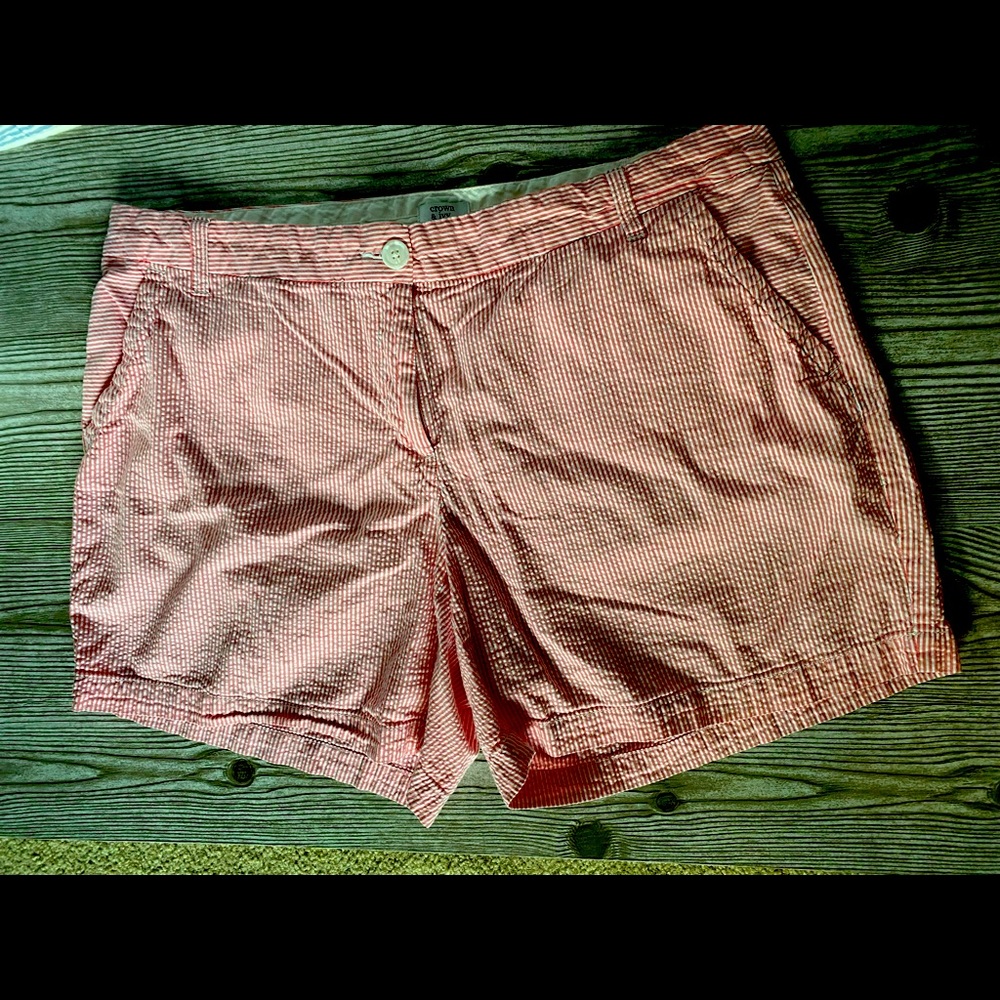 Crown & Ivy seersucker shorts Size 18